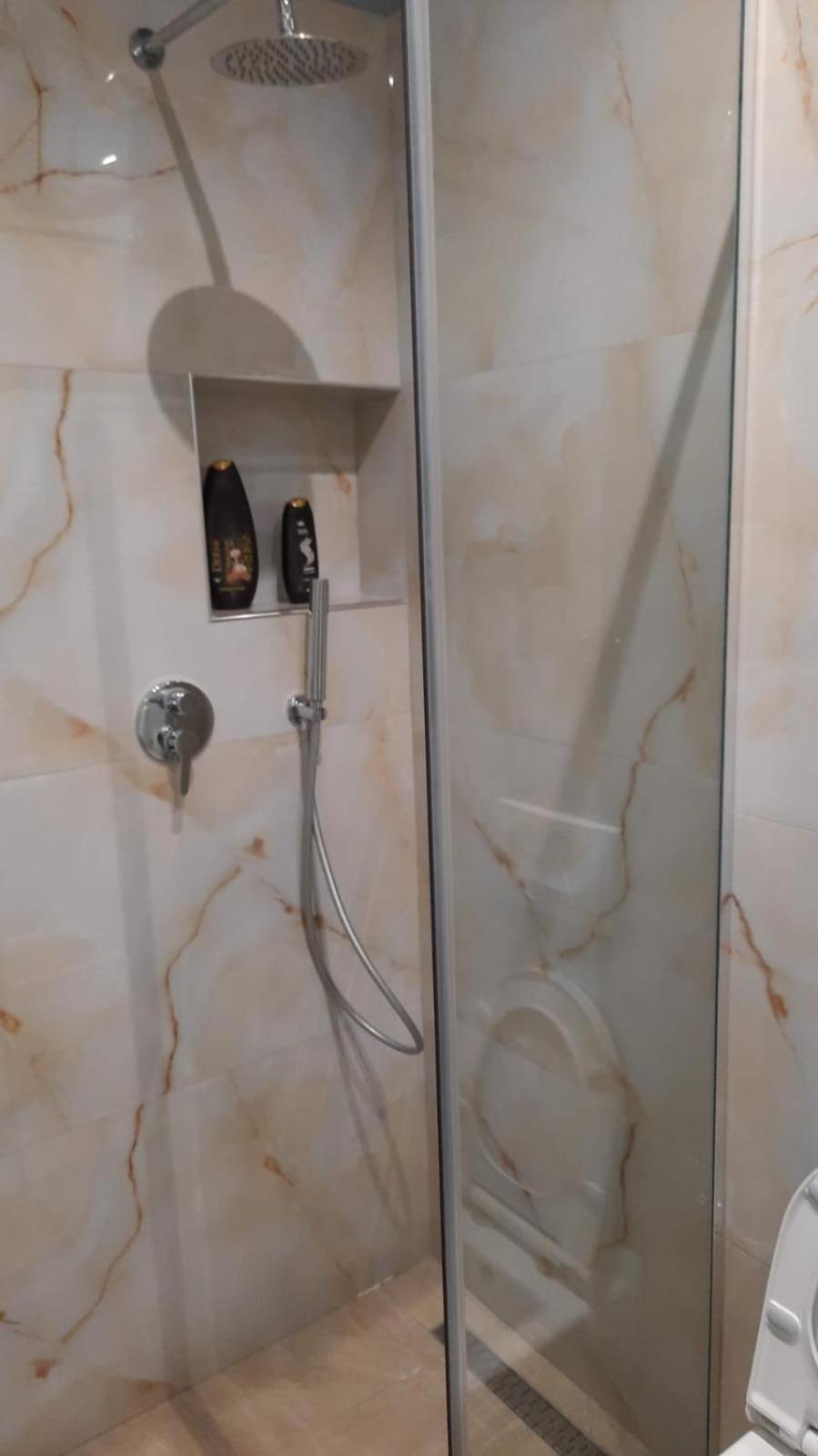Luander Hotel Tiranë Phòng bức ảnh