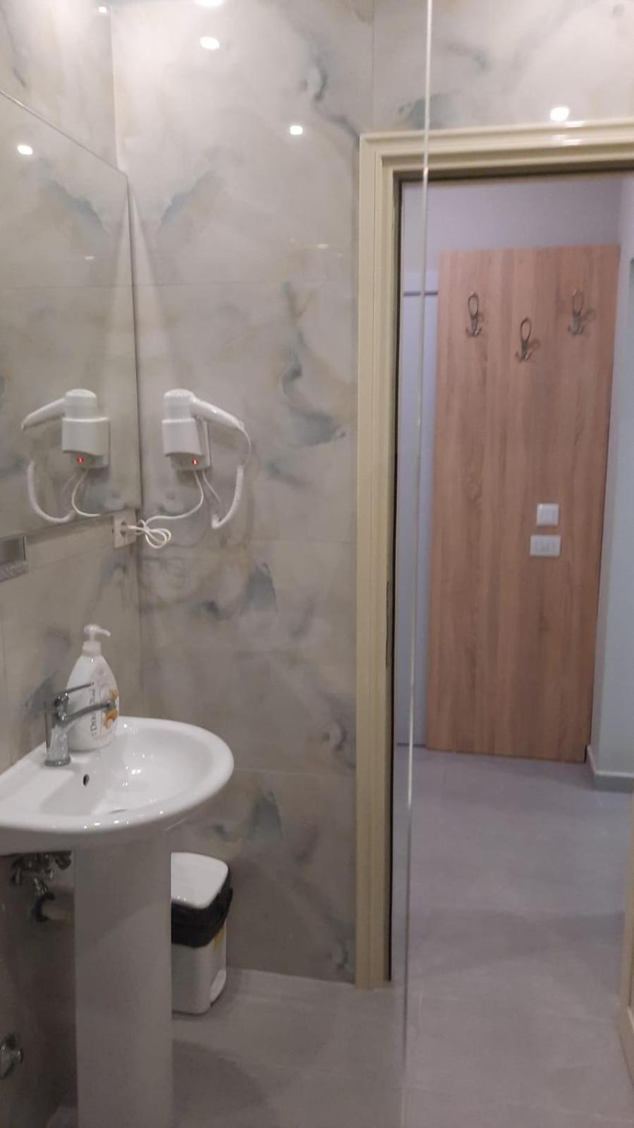 Luander Hotel Tiranë Phòng bức ảnh