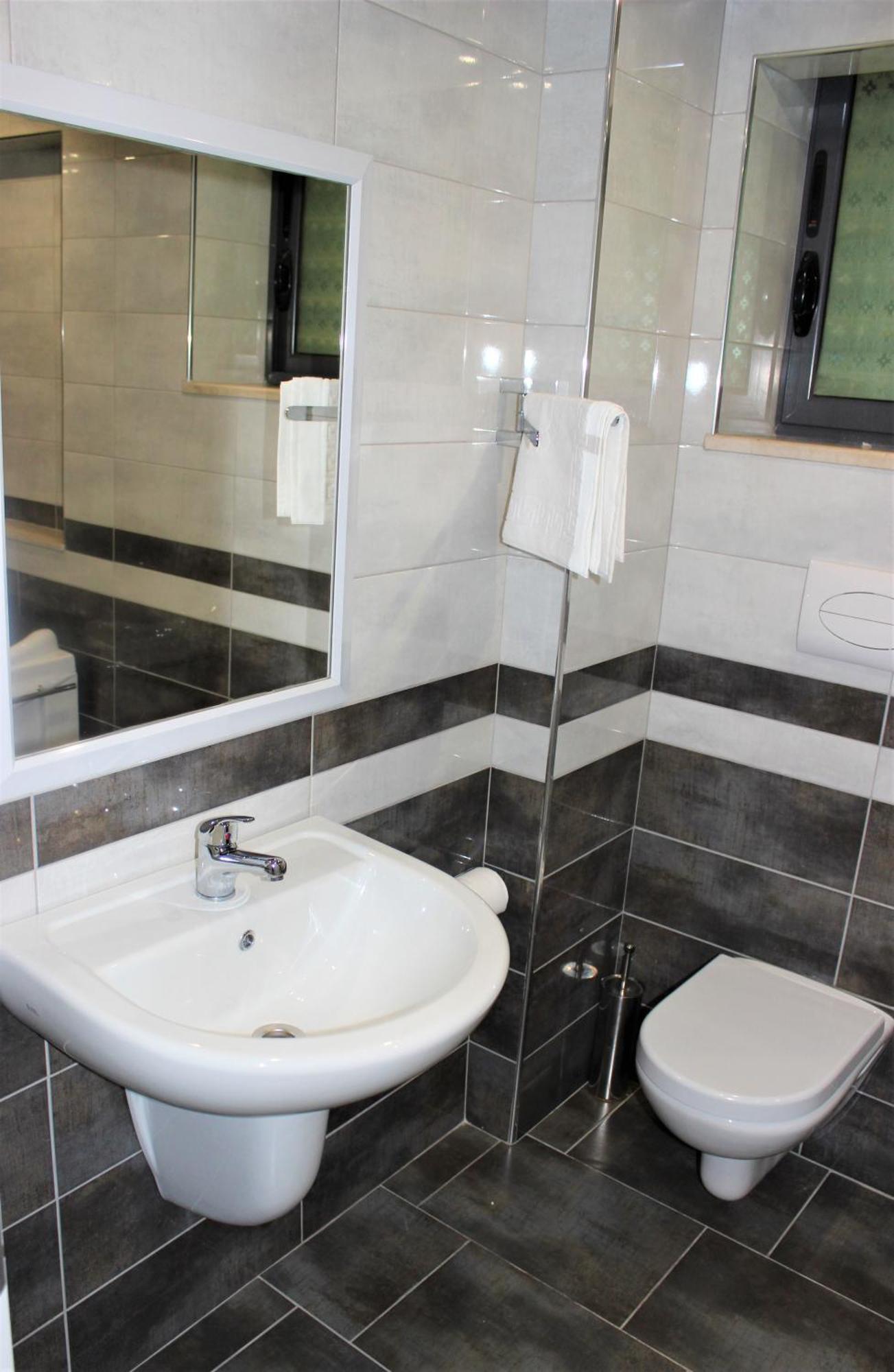 Luander Hotel Tiranë Phòng bức ảnh