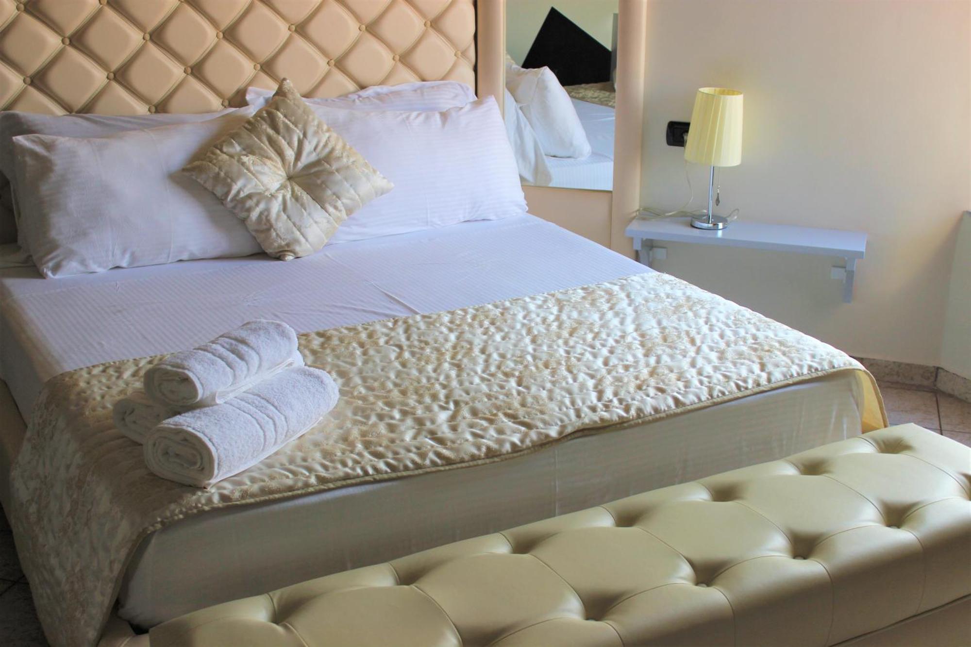 Luander Hotel Tiranë Phòng bức ảnh